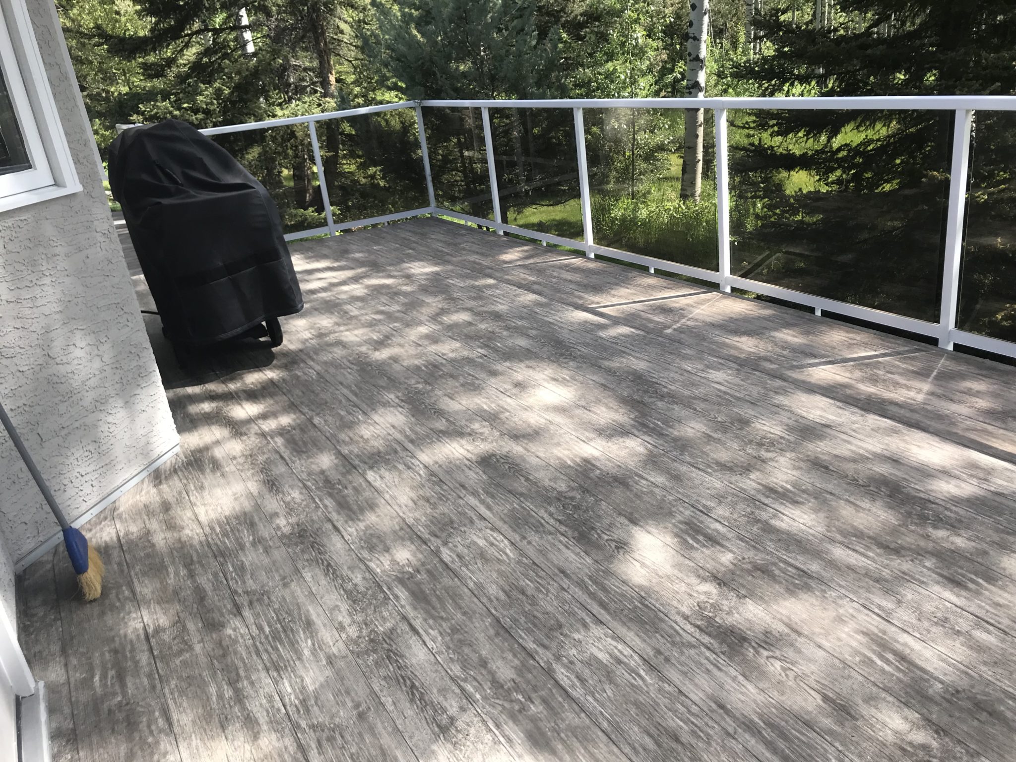 Vinyl decking close-up showing quality construction